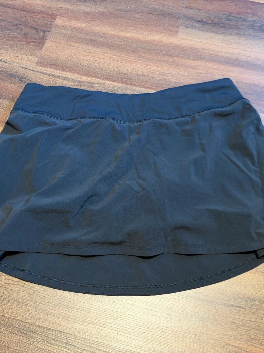 Lululemon Play off the Pleats skirt, sz 8, black